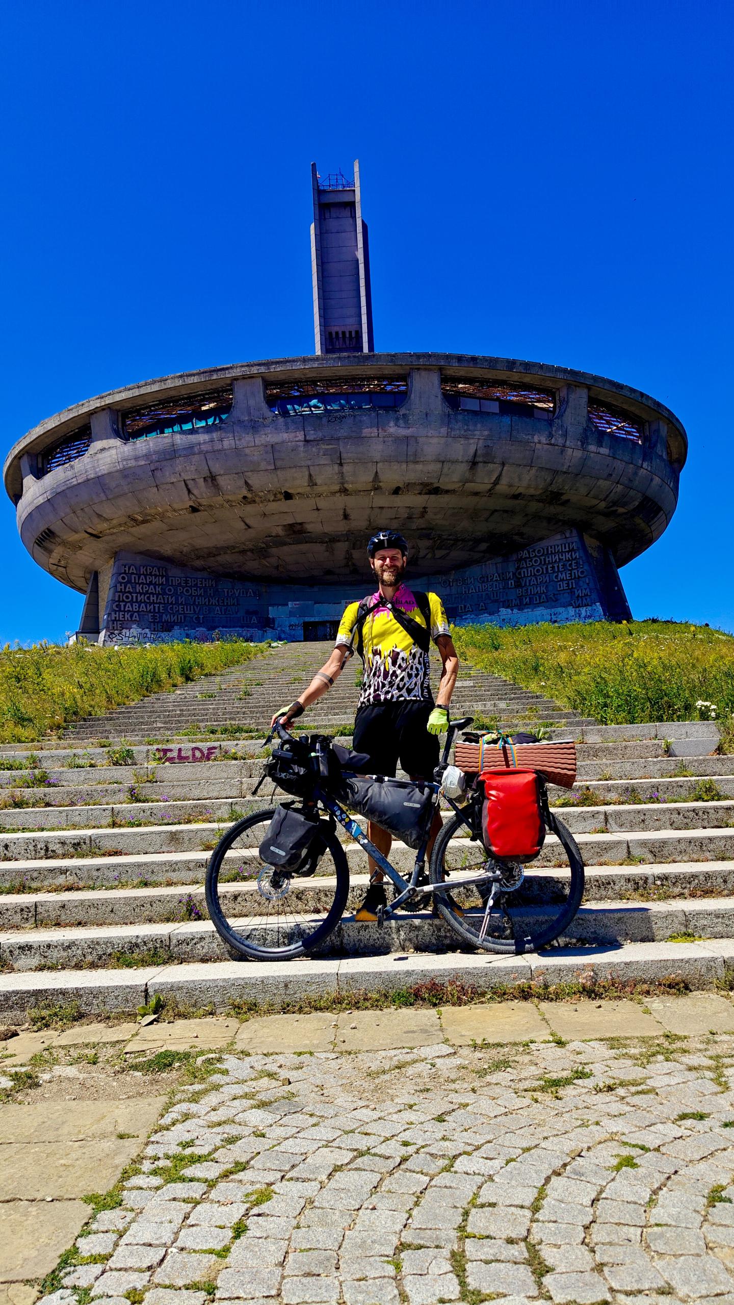 Jannis met zijn fiets tijdens de solidaire actie