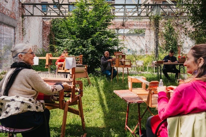 Creatieve workshop met weefgetouwen