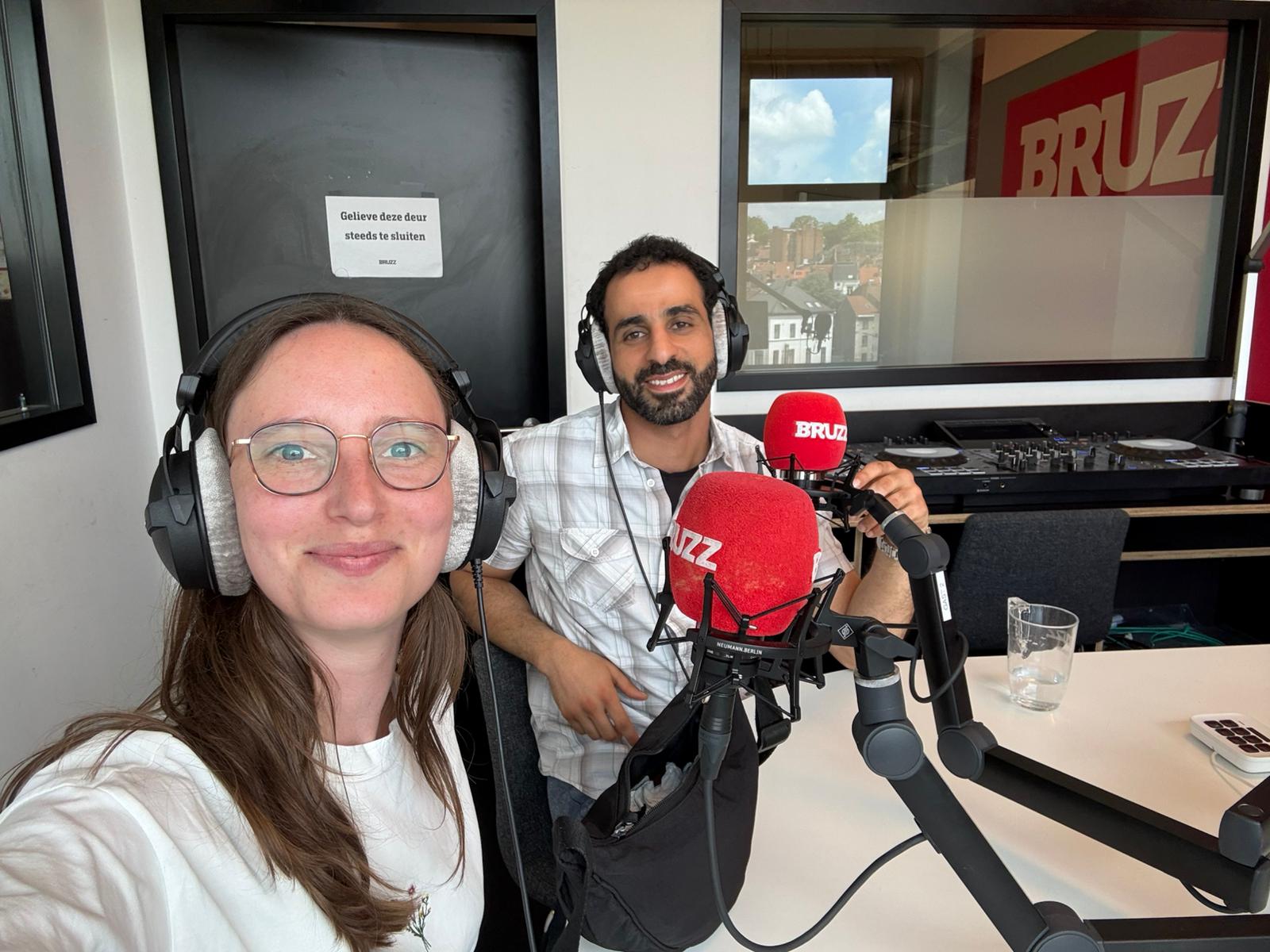 Tilia Casaer en een collega in de BRUZZ-studio